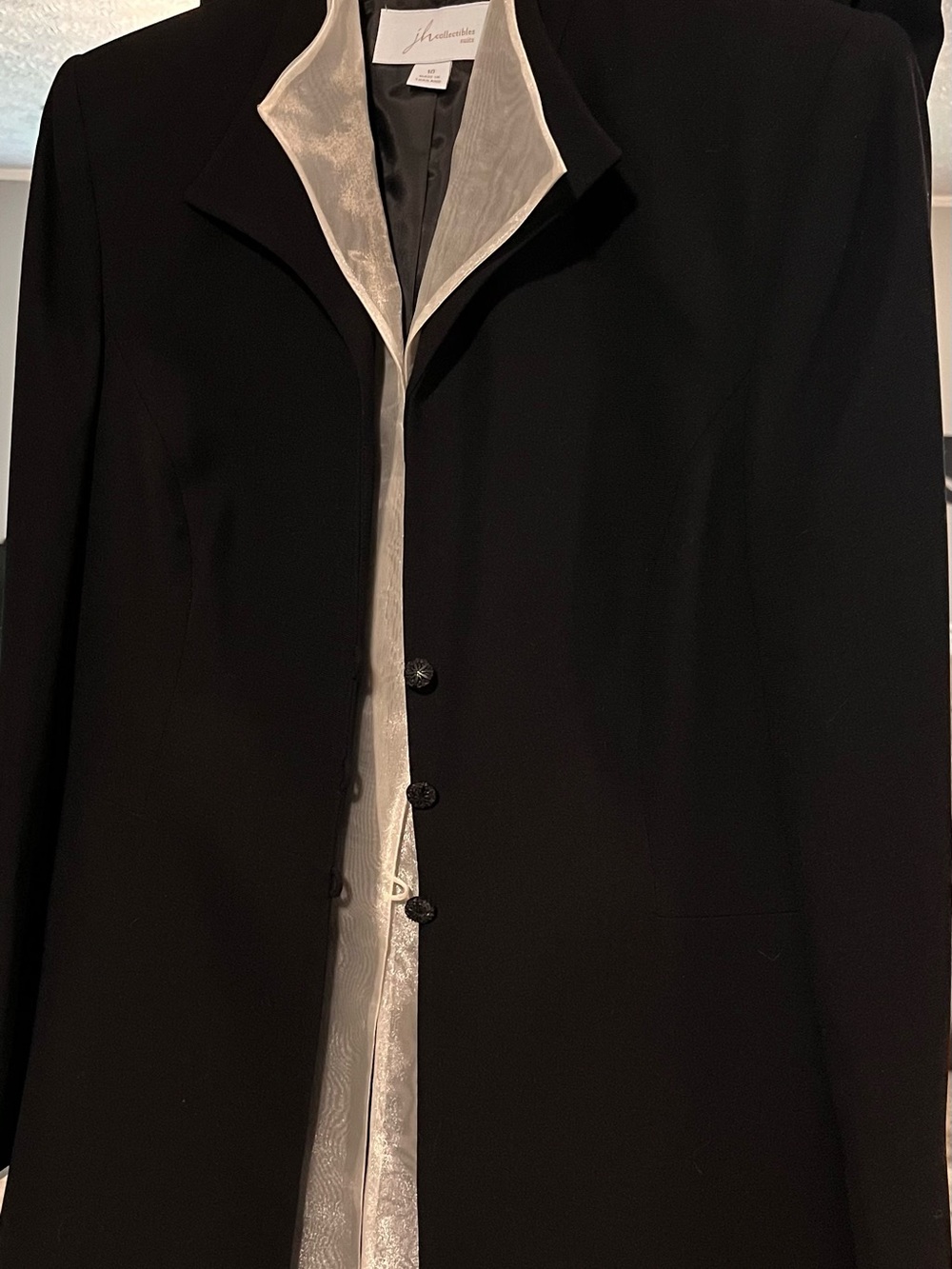 JH Collectibles Black fully lined suit with Shimmering White Insert